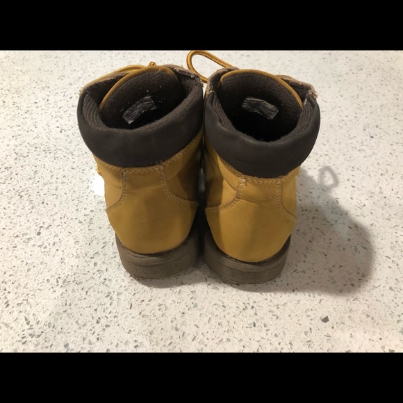 Children’s place boys boots size 12 - Picture 3 of 4